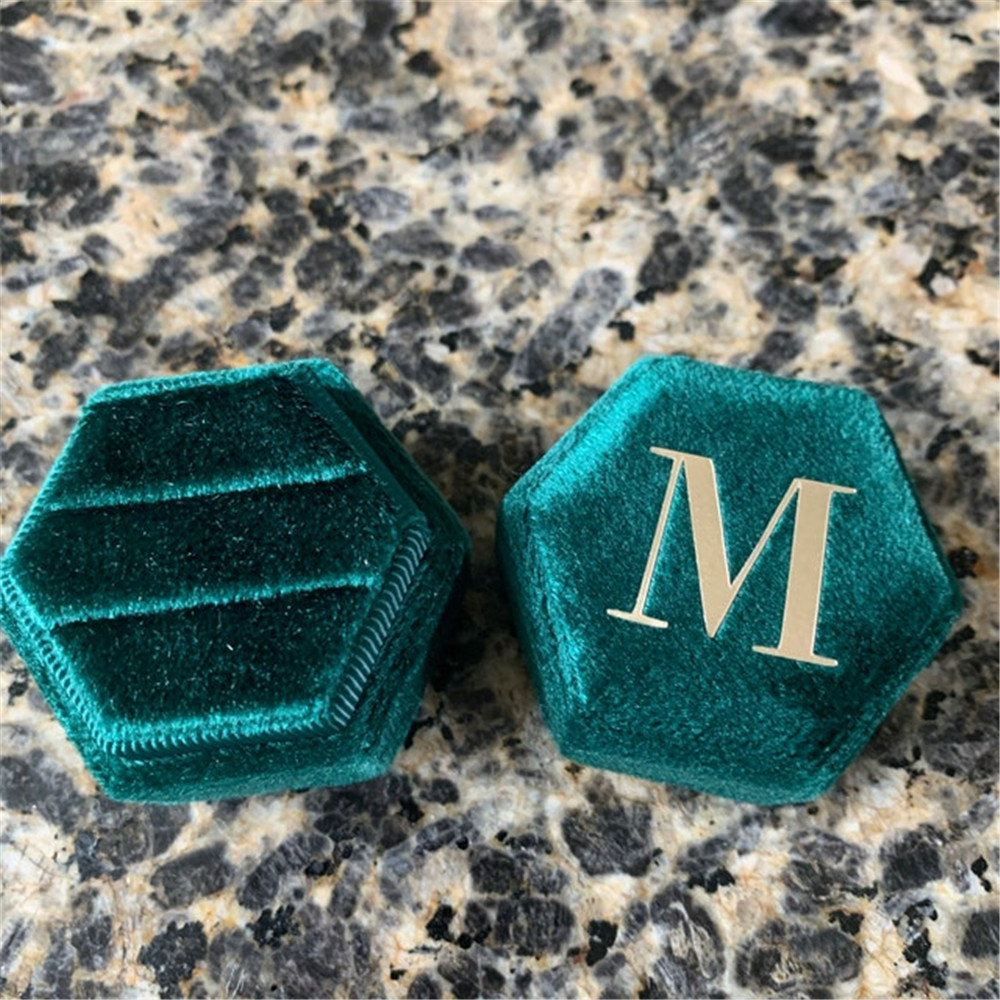 Scatola per anello in velluto  - Monogram Custom Case recensione e prezzo